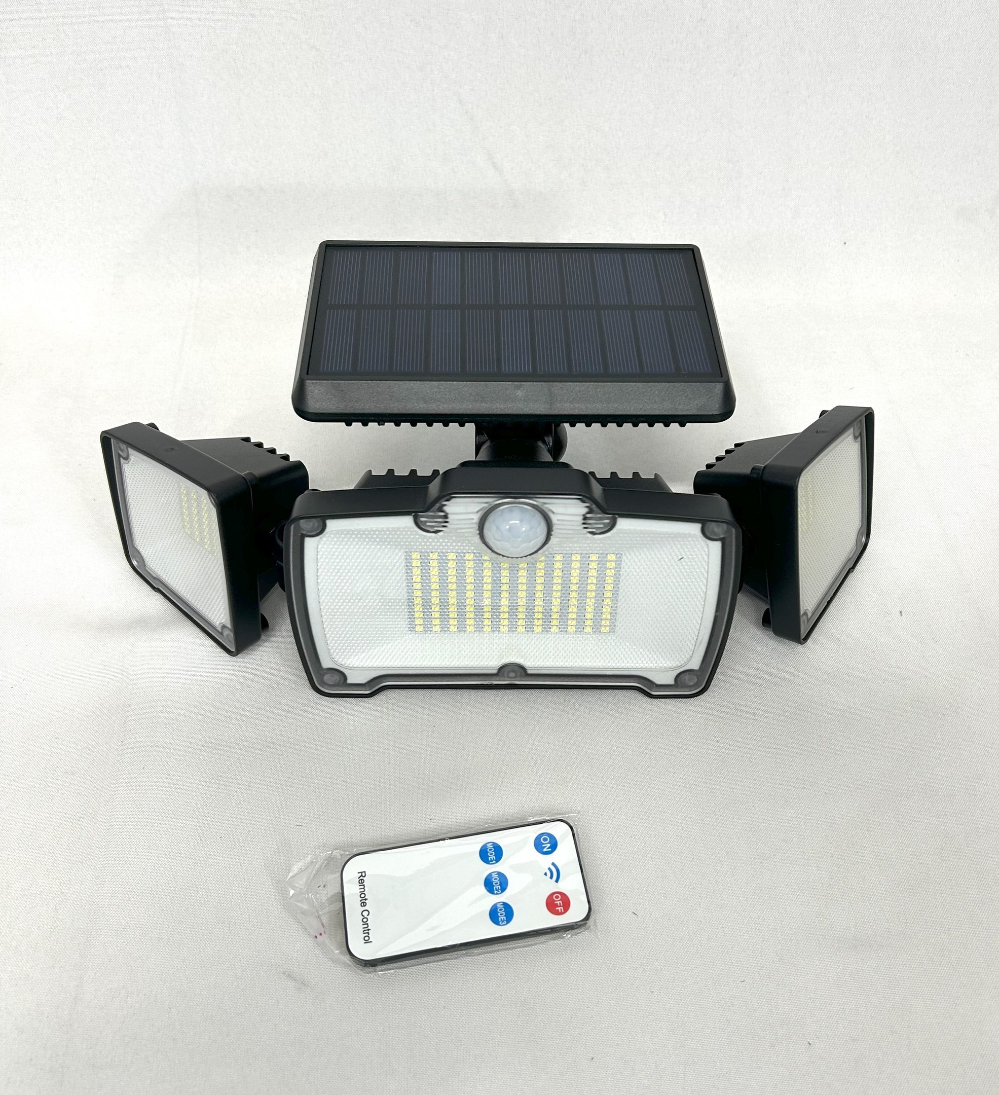 Luminária Solar com Sensor e Controle Remoto 218 Leds 3 Cabeças e Placa Acoplada - 5