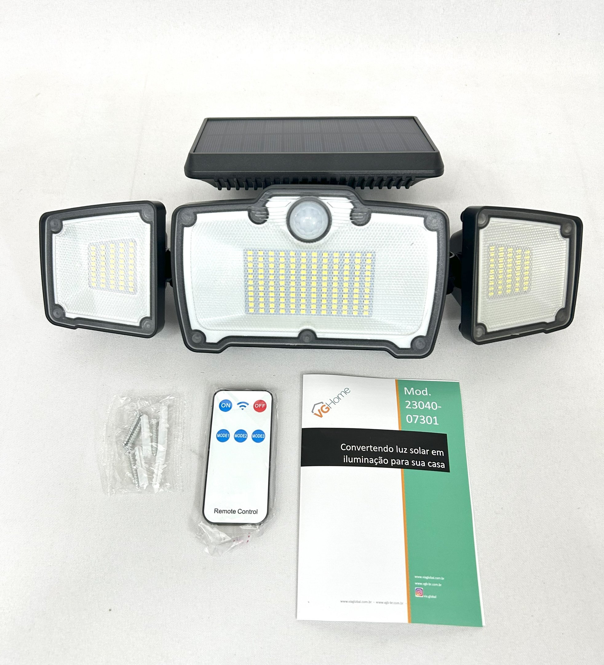Luminária Solar com Sensor e Controle Remoto 218 Leds 3 Cabeças e Placa Acoplada