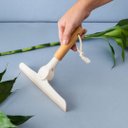 Ver imagem 3 de Kit 2 Rodos de Pia Cozinha com Cabo em Bambu Dobrável Oikos Off White