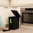 Ver imagem 3 de Lixeira Pedal Cesto Lixo 15 Litros Casa Cozinha Tampa Preta