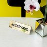 Prisma de Mesa Placa Reservado Dourado - 2