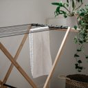 Ver imagem 6 de Varal Horizontal Chão Dobrável em Bambu com Hastes Metálicas - Simplo