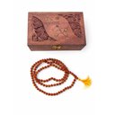 Ver imagem 3 de Caixinha de Madeira Forrada com Veludo + Japa Mala de 108 Contas de Rudraksha