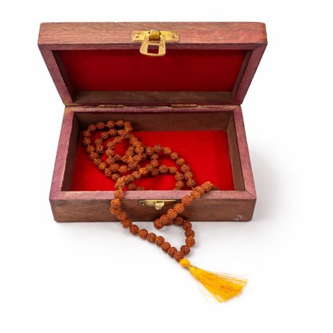 Caixinha de Madeira Forrada com Veludo + Japa Mala de 108 Contas de Rudraksha