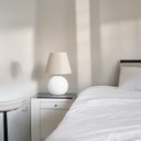 Ver imagem 4 de Abajur Branco Pequeno para Quarto Bola de Cerâmica com Cúpula de Tecido