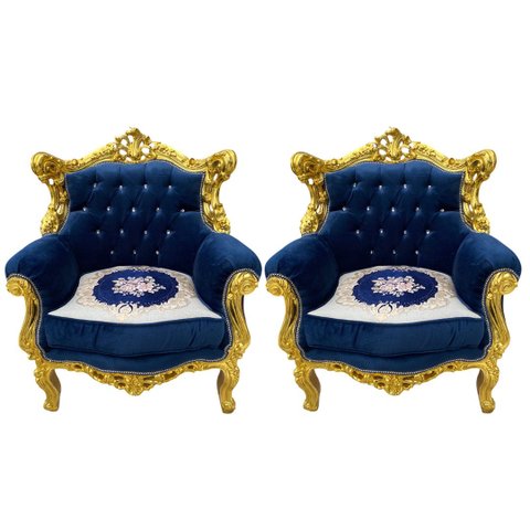 Par de Poltronas Clássicas Azul Escuro com Dourado Ideal para Hall e Sala 102x82x74cm