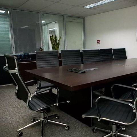 Cadeira Office Giratória Manhattan Presidente PU Braços Fixos - Fratini