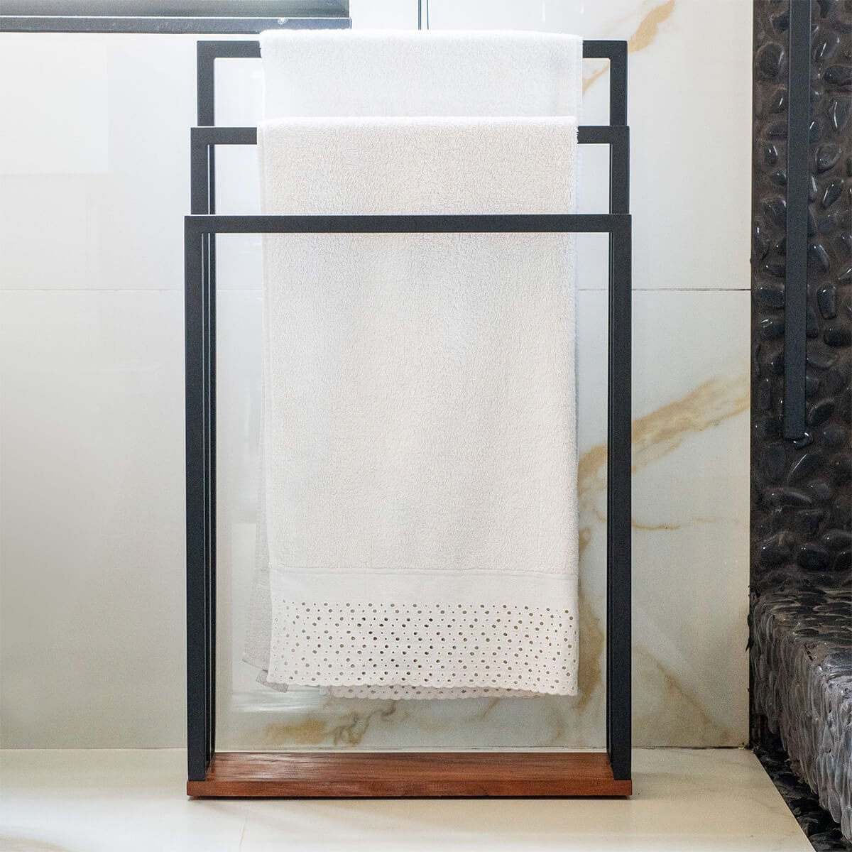 Suporte Porta Toalha Triplo de Chão para Banheiro Lavabo com Base em Madeira - ÉdeCasaMóveis                                                    - 8