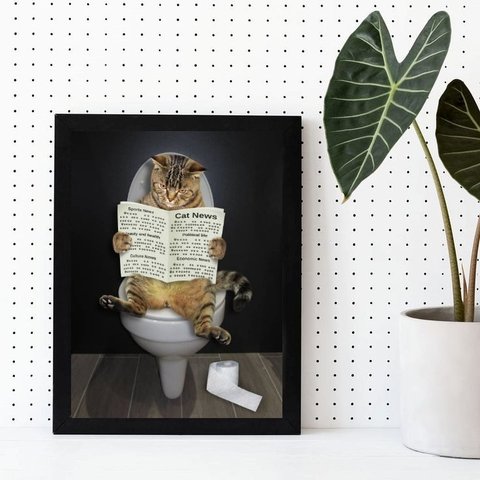 Quadro Gato no Banheiro Lendo Jornal 24x18cm:madeira Preta