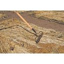 Ver imagem 2 de Ancinho com Haste Leve com 14 Dentes Tramontina em Aço com Cabo de Madeira 145 Cm Tramontina