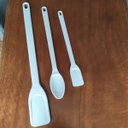 Ver imagem 2 de 3 Utensílios de Cozinha Industrial Espátula 49,5cm e 74cm Colher Branca Cinquetti Plástica