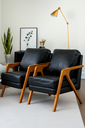 Ver imagem 3 de Poltrona Mona Luxo Madeira Maciça Corino Preto para Sala de Estar Decorativa Moderna
