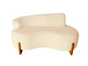 Ver imagem 3 de Namoradeira Plaza Bouclé com 3 Almofadas 120 Cm Elegância, Conforto e Sofisticação para Sua Casa