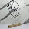 Escultura máscara rosto mulher de metal com base de Mdf - 2