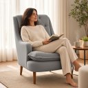 Ver imagem 2 de Poltrona Decorativa para Sala de Estar Lille Suede - Élpis Móveis - Cinza Claro