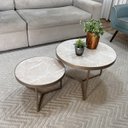 Ver imagem 2 de Conjunto Mesa de Centro Redonda Dallas Marmorizado Areia - Champagne