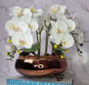 Ver imagem 1 de Arranjo Com 4 Orquídeas Branca Vaso Cobre 28cm