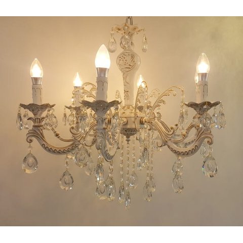 Lustre Candelabro Provençal 6 Braços Branco com Dourado com Cristais para Sala ou Quarto