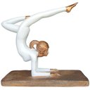 Ver imagem 1 de Figura Decorativa de Resina Mulher Fazendo Yoga Oceano 16cm