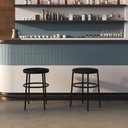 Ver imagem 1 de Kit 2 Banqueta Itália Redonda Estofada 65cm Aço Preto e Corino Impermeável - para Cozinha e Bar
