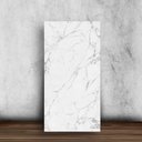 Ver imagem 1 de Kit 4 Placas Decorativa Flexível 3D Revestimento de Parede Mármore Branco - 90x50cm