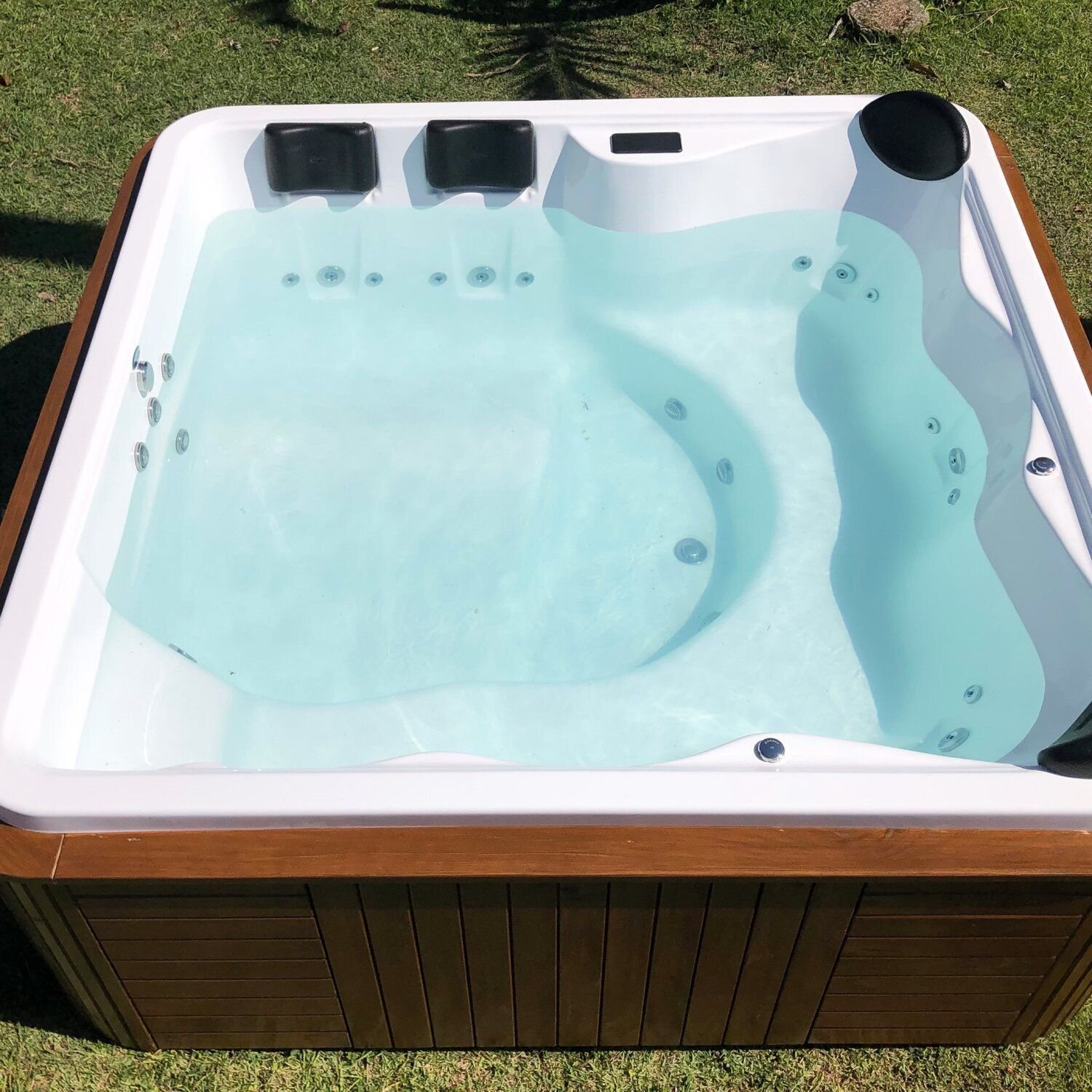 Spa Montserrat Relax 7 Lugares Premium Ouro Fino Branco