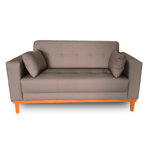 Sofá Gianni | Base de Madeira & Tecido Acquablock Impermeável | 2 Lugares | Medida 140cm | Fendi 317