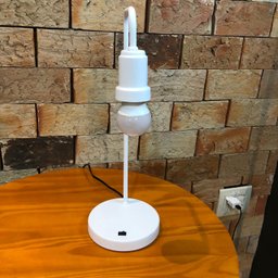 Luminária de Mesa Cabeceira Retrô Bivolt Branco Megan - 4