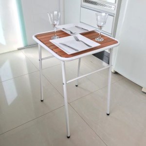 Mesa Branca Pequena para Cozinha de Apartamento Tampo Madeira