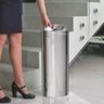 Lixeira Inox Basculante 20 Litros – Cesto de Lixo Vai e Vem, Grande, em Aço Prateado para Escritório - 5
