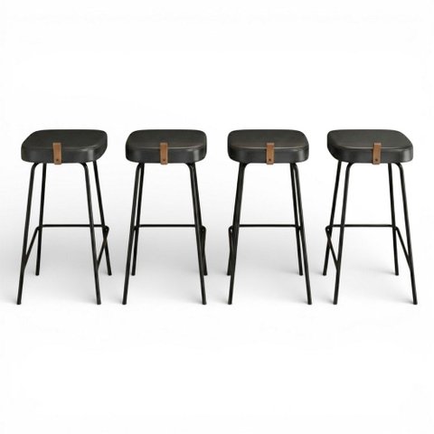 Kit 04 Banquetas Altas Cozinha e Área Gourmet Vik Estofada Couríssimo Preto - Desk Design