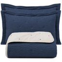 Ver imagem 1 de Kit Cobre Leito Clássico Casal Percal 300 Fios Colcha Dupla Face Bicolor Premium 3 Peças Azul Jeans