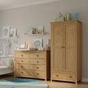 Ver imagem 1 de Conjunto Infantil Guarda-Roupa 2 Portas e Cômoda 8 Gavetas 100% Madeira Maciça - Topázio Finestra Marrom/Freijó