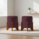 Ver imagem 1 de Kit 2 Puffs Decorativos Eloah Suede Redondo Assento Extra para Sala Quarto Pufe com Pés de Madeira