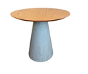 Ver imagem 1 de Mesa Lateral Cone Cimento Rústico Tampo Freijó 41 cm - Cinza claro