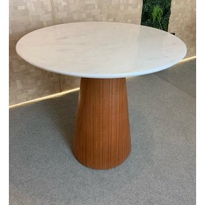 Mesa de Jantar Cone 70cm Base Madeira Natural Mogno e Tampo Mármore Branco Extra