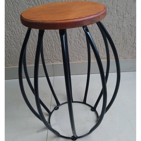 Banco redondo de ferro e madeira artesanto rústico com pintura que não enferruja super resistente of