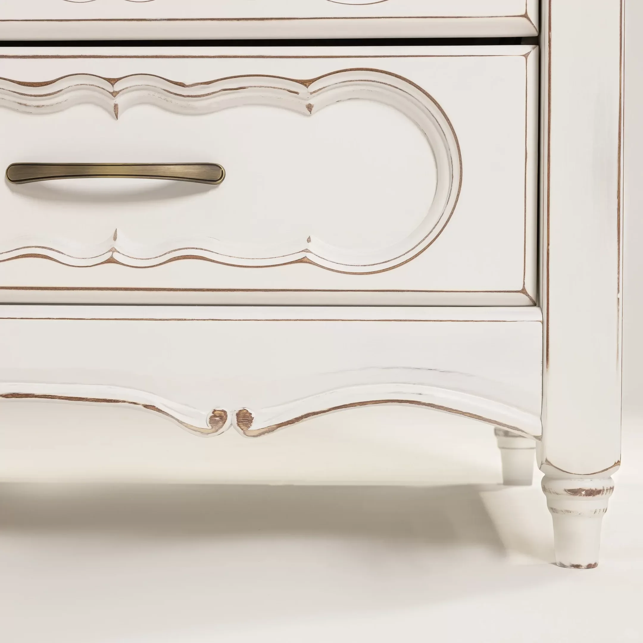 Ver imagem 5 de Cômoda Lilie Clássica | 8 Gavetas | Branco Provençal Cor:branco-provencal:branco-provencal
