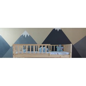 Cama Solteiro Base Montessoriana Madeira Maciça Pinus - Verniz Incolor - Grade Vertical Completa