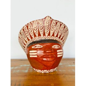 Escultura Cabeça Indígena Terena com Cocar em Cerâmica. Decoração Artesanal