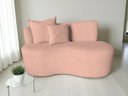 Ver imagem 1 de Namoradeira Yara 120cm em Bouclé com 2 Almofadas ? Conforto, Estilo e Elegância para Decorar Seu Amb