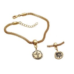 Pulseira com Berloque Folheado Ouro Medalha das Duas Cruzes - 1