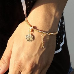 Pulseira com Berloque Folheado Ouro Medalha das Duas Cruzes - 2