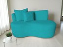 Ver imagem 1 de Namoradeira Yara 120cm em Bouclé com 2 Almofadas ? Conforto, Estilo e Elegância para Decorar Seu Amb