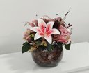 Ver imagem 2 de Arranjo com Flores Artificiais Lírios Vaso Terrário de Vidro