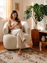 Ver imagem 2 de Kit 2 Poltrona Orgânica Chloe Boucle Bege Redonda Decorativa com Almofada Plumante - Arkell