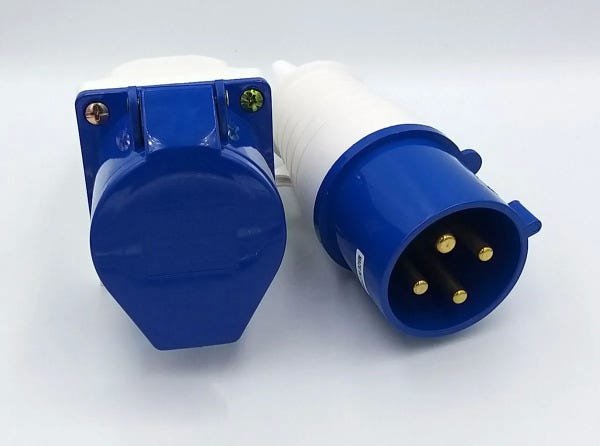Tomada e Plug Industrial Sob. 32a-9h 3p+t 220v - 1