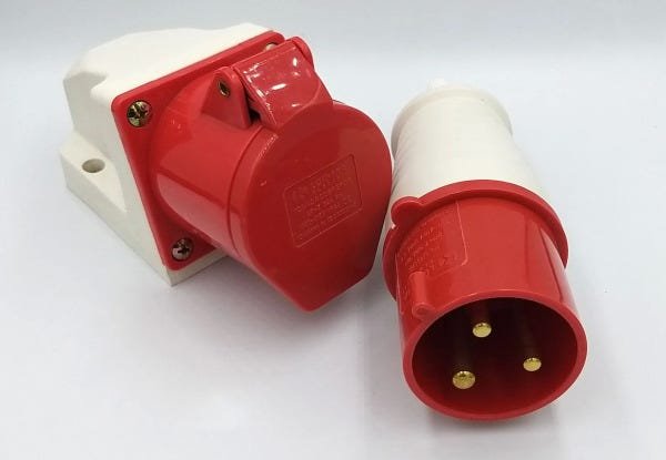 Tomada e Plug Industrial Sob. 16a-9h 2p+t 380v - 1