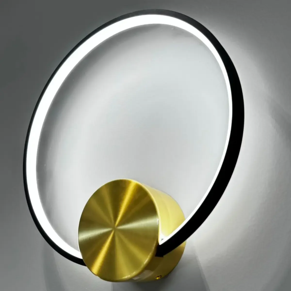 Ver imagem 3 de Arandela Led Signo 12w Preto com Dourado Usina Design