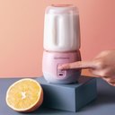 Ver imagem 2 de Mini Liquidificador Portatil Recarregavel Via USB sem Fio Rosa Ideal para Sucos Vitaminas Smoothies